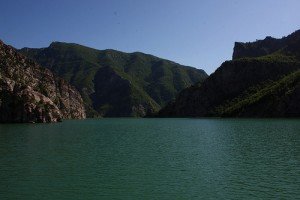 aquila albania turismo lago koman