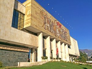 visitare tirana museo storia nazionale albania